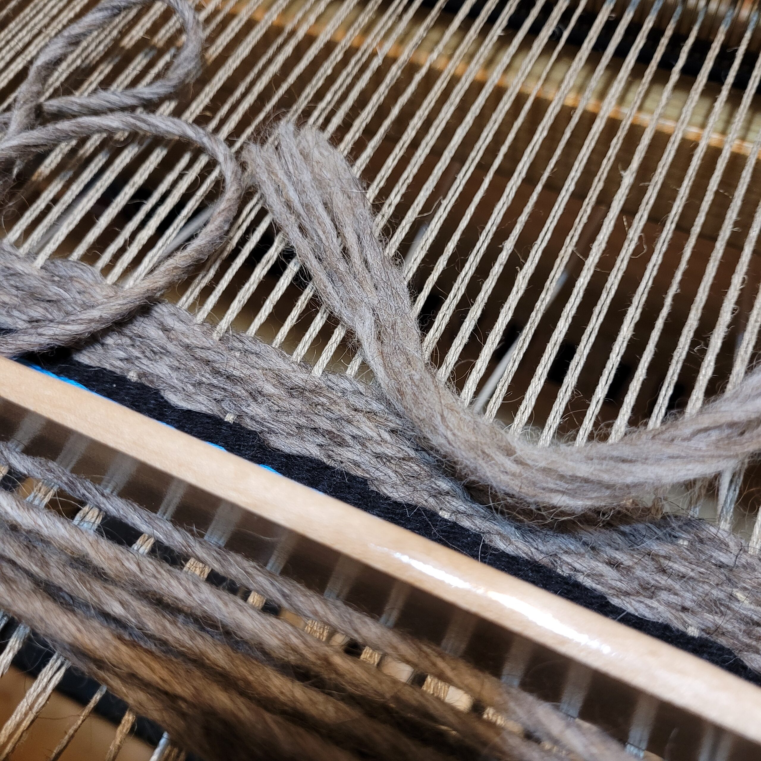 boundweave rug example showing the 6 stranded soft spun icelandic yarn